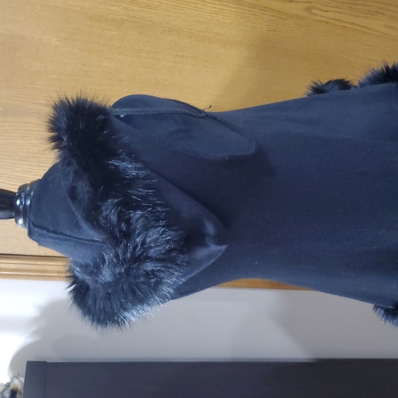 Northen Angel Faux Fur Trimmed Hooded Sleeveless Fringed Top - Picture 6 of 10